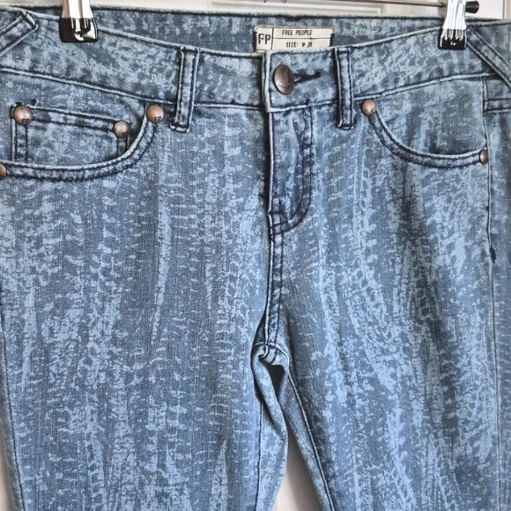 Free People Low Rise Blue Jeans Denim Skinny Pants Zip Ankles Womens 26 - Picture 4 of 16